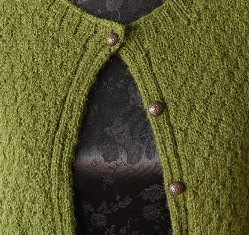 Uddybe anmodning piedestal Olivengrøn cardigan med fint mønster - Mettes kreahjørne %